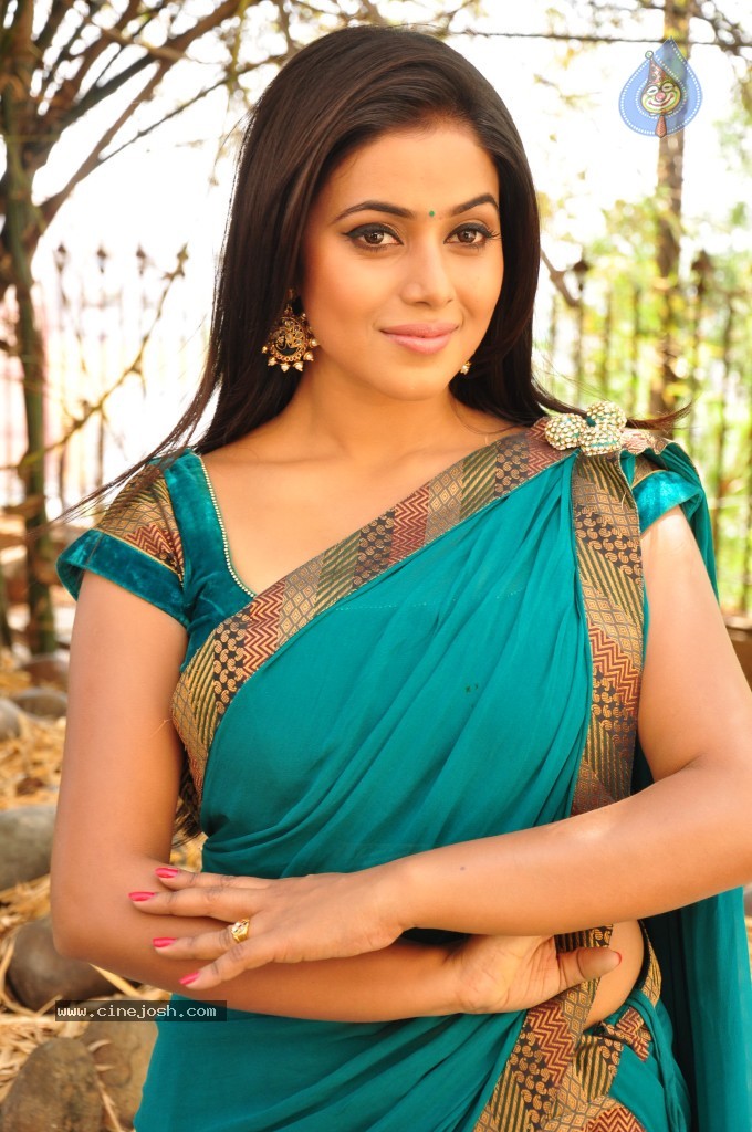 Poorna New Photo Gallery - 33 / 72 photos