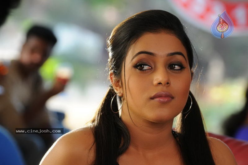 Poorna New Stills - 8 / 29 photos