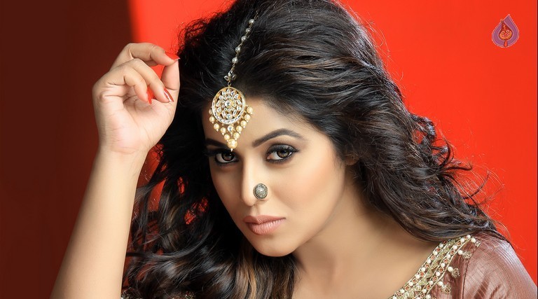 Poorna Photoshoot Photos - 11 / 21 photos