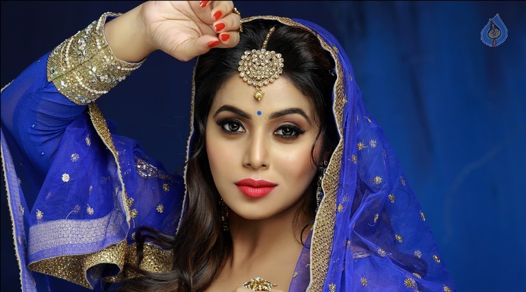 Poorna Photoshoot Photos - 17 / 21 photos