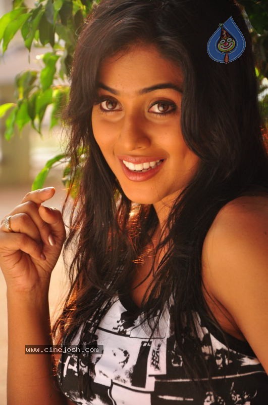 Poorna Stills - 79 / 96 photos