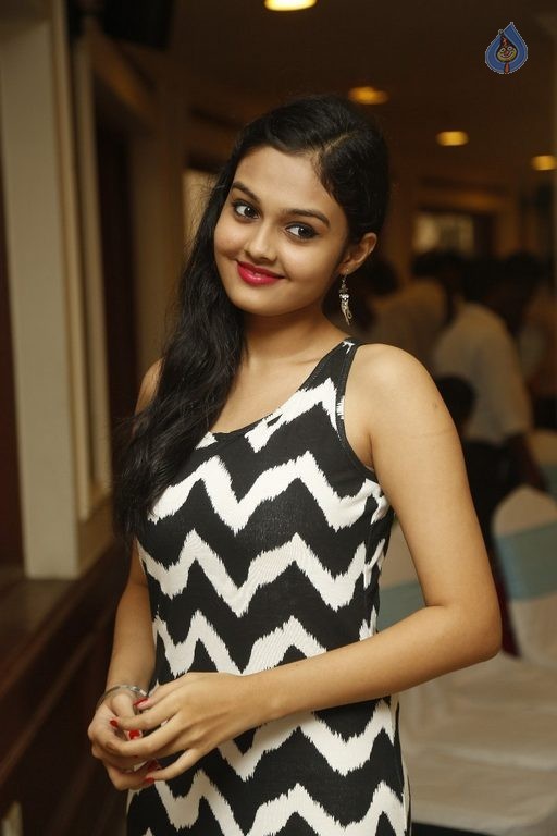 Pragathi Latest Photos - 10 / 42 photos