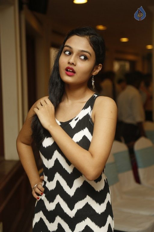 Pragathi Latest Photos - 27 / 42 photos