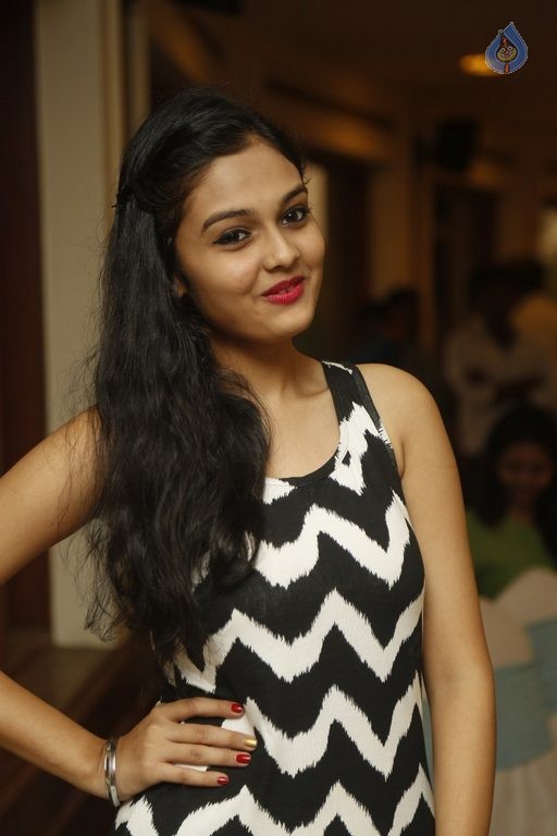 Pragathi Latest Photos - 29 / 42 photos