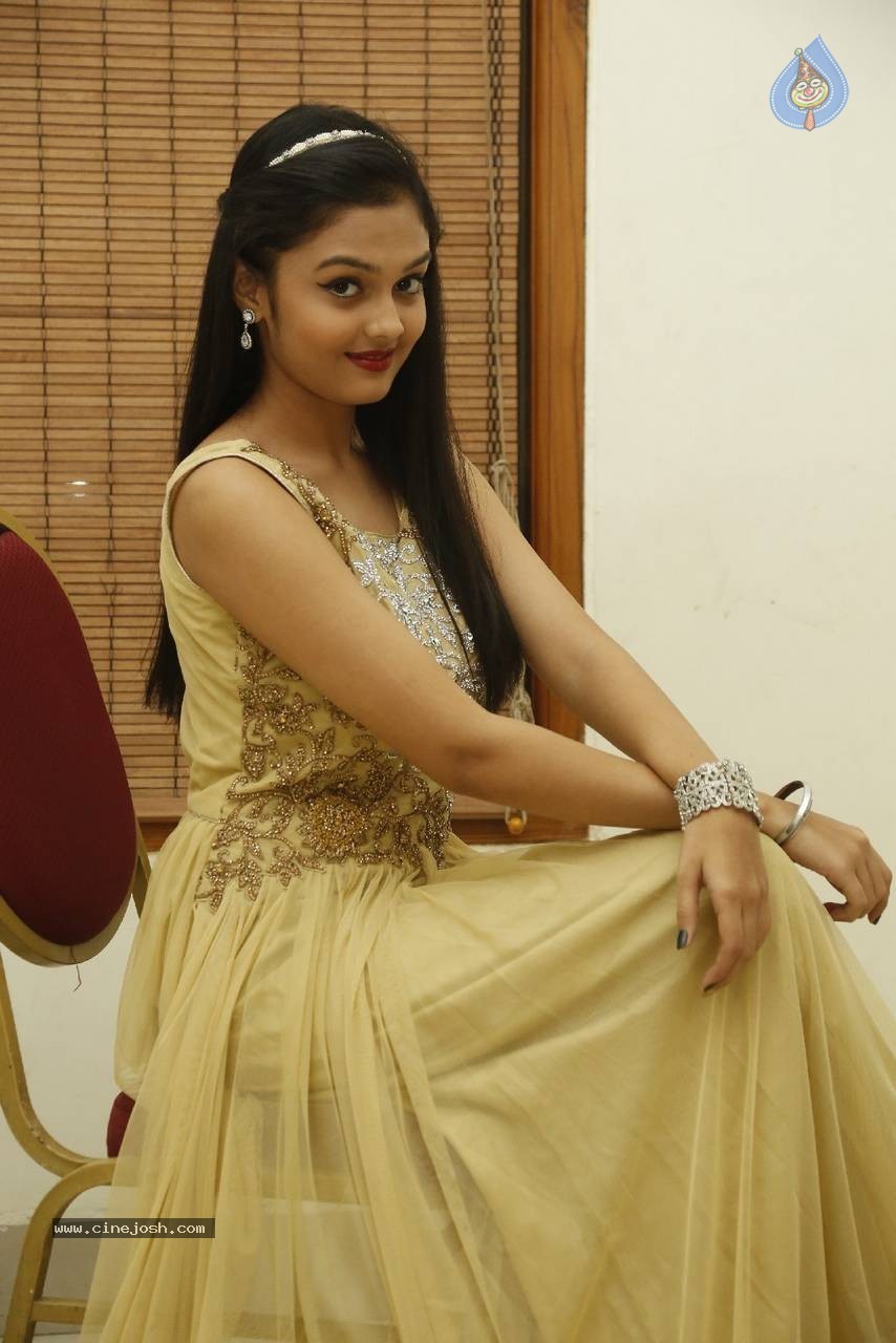 Pragathi Photos - 19 / 62 photos