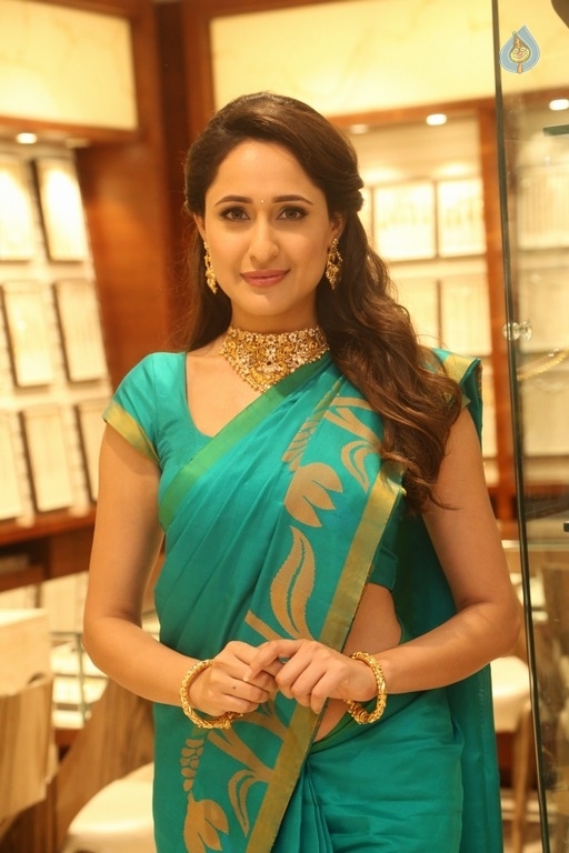 Pragya Jaiswal Images - 14 / 21 photos