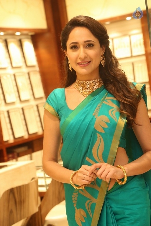 Pragya Jaiswal Images - 16 / 21 photos