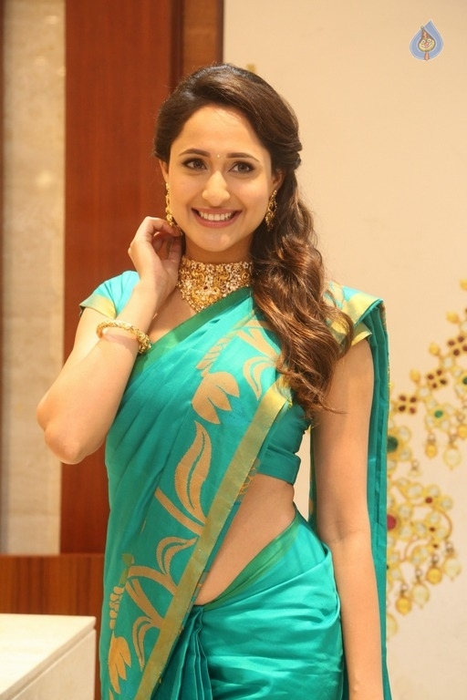 Pragya Jaiswal Images - 17 / 21 photos