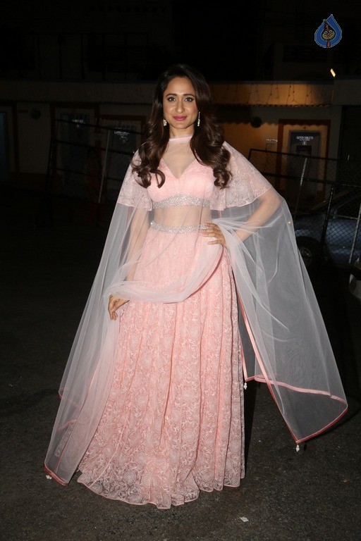 Pragya Jaiswal Latest Pics - 28 / 42 photos