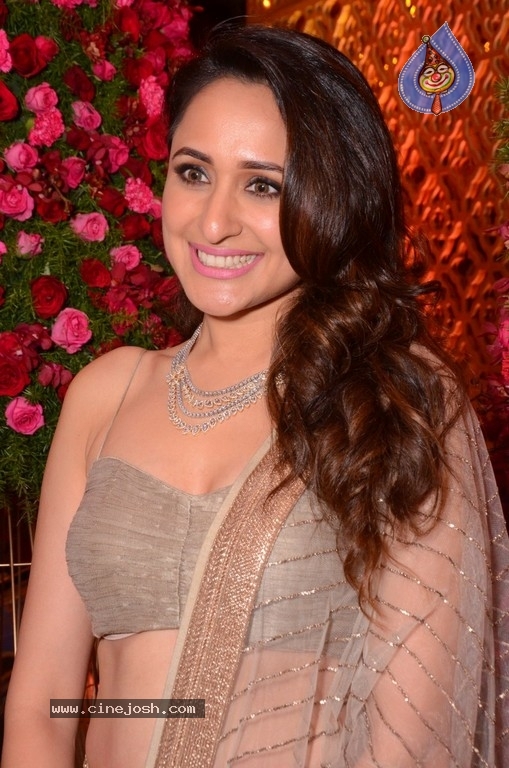 Pragya Jaiswal Latest Pictures - 2 / 15 photos
