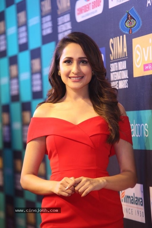 Pragya Jaiswal New Stills - 6 / 41 photos