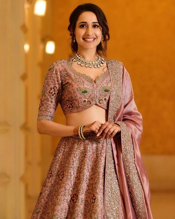 Pragya Jaiswal Photos - 12 / 16 photos