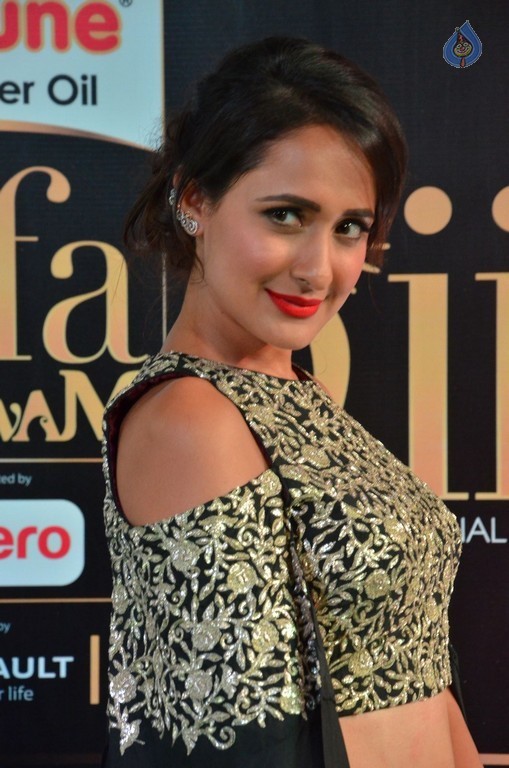 Pragya Jaiswal Pics - 15 / 26 photos