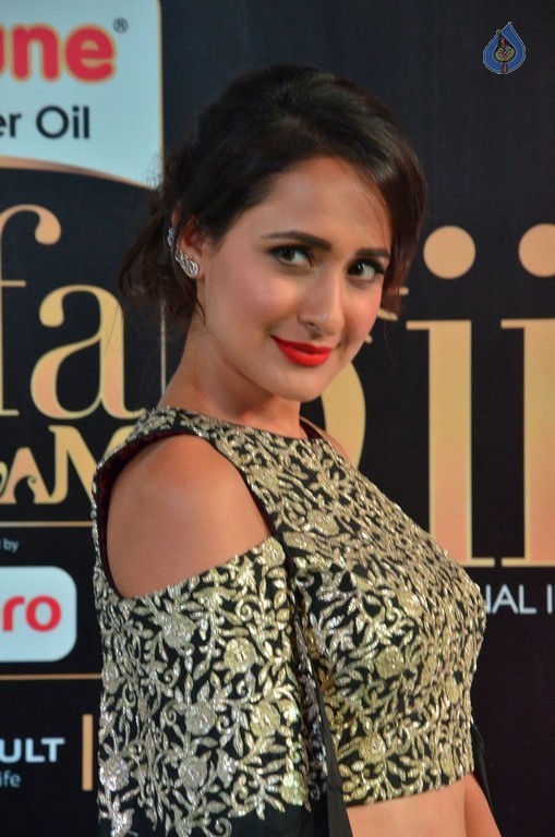 Pragya Jaiswal Pics - 19 / 26 photos