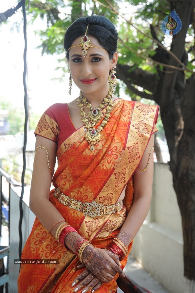 Pragya Jaiswal Stills - 12 / 82 photos