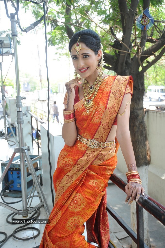 Pragya Jaiswal Stills - 25 / 82 photos