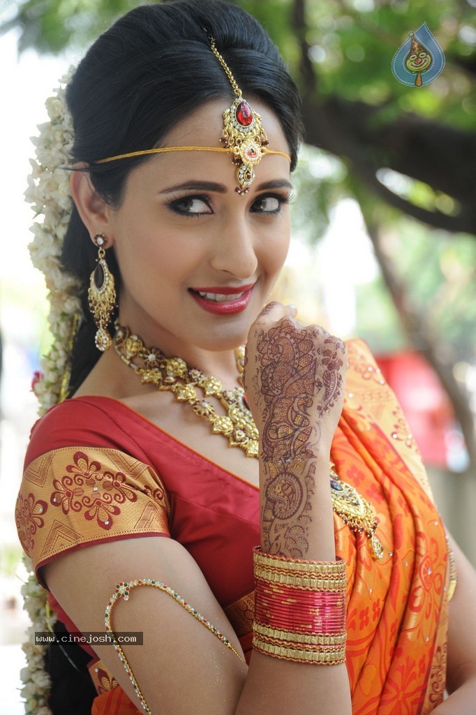 Pragya Jaiswal Stills - 43 / 82 photos