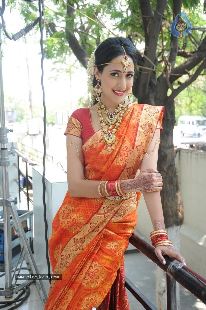 Pragya Jaiswal Stills - 45 / 82 photos