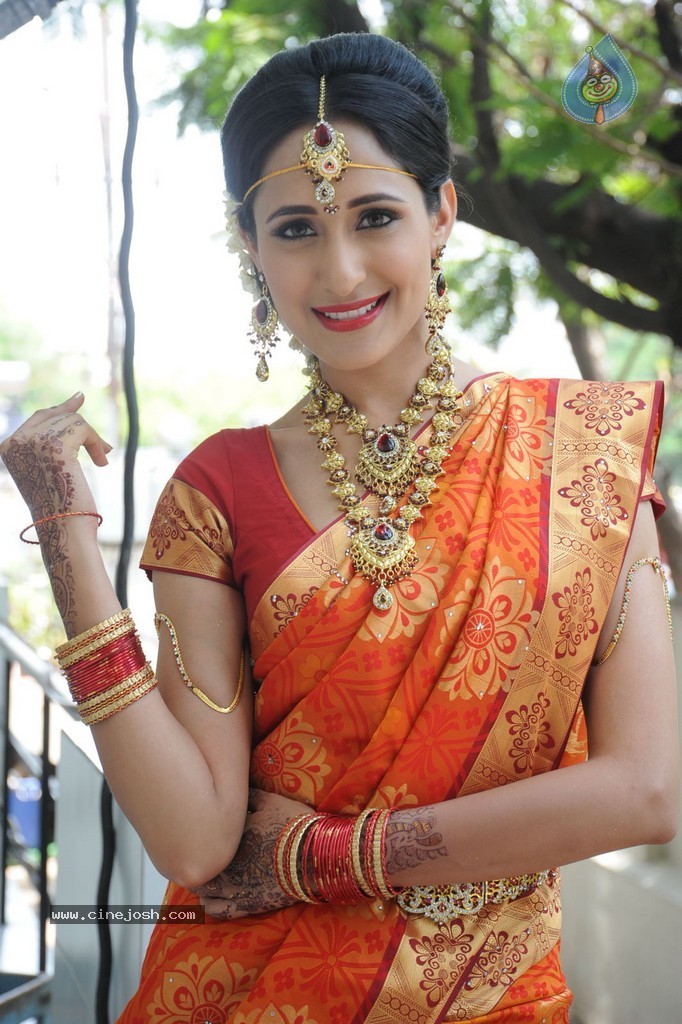 Pragya Jaiswal Stills - 46 / 82 photos