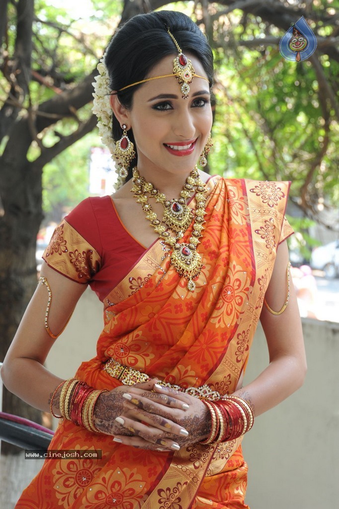 Pragya Jaiswal Stills - 53 / 82 photos