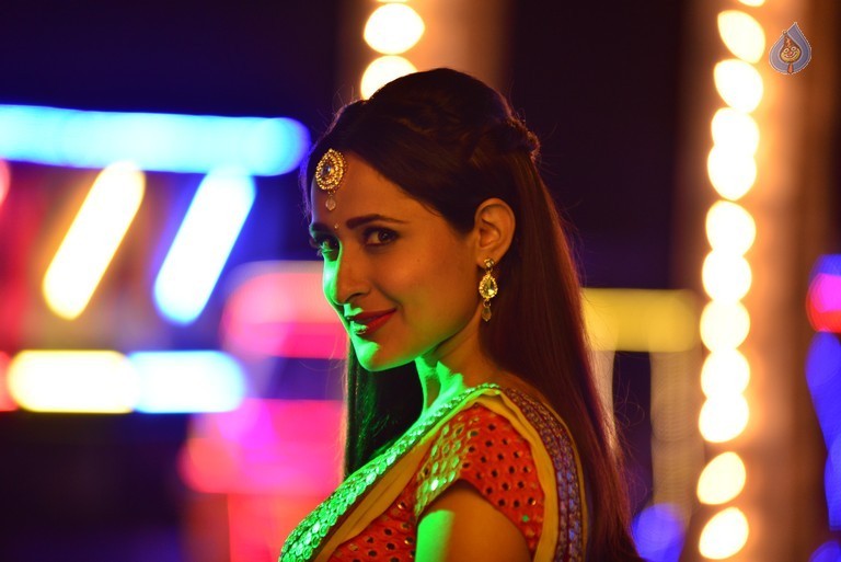 Pragya Jaiswal Stills in Gunturodu Movie - 6 / 21 photos