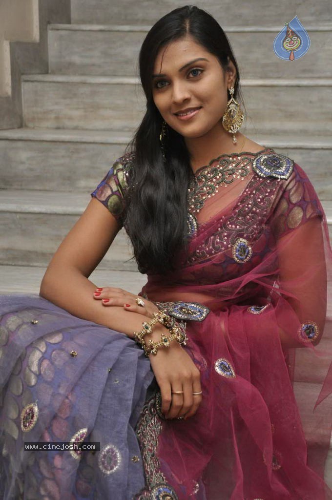 Prakruti Stills - 11 / 60 photos