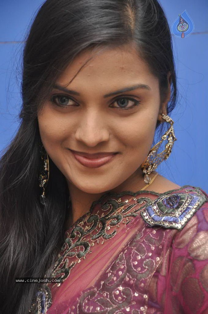 Prakruti Stills - 25 / 60 photos