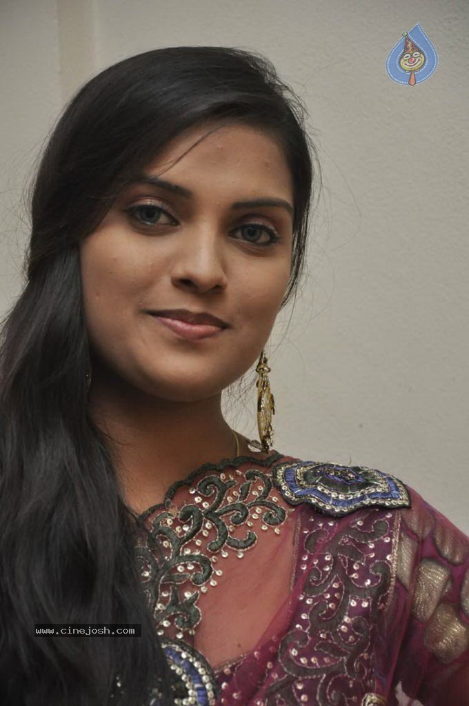 Prakruti Stills - 29 / 60 photos