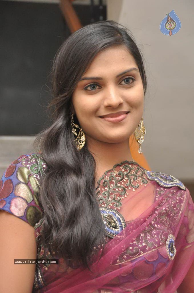 Prakruti Stills - 45 / 60 photos