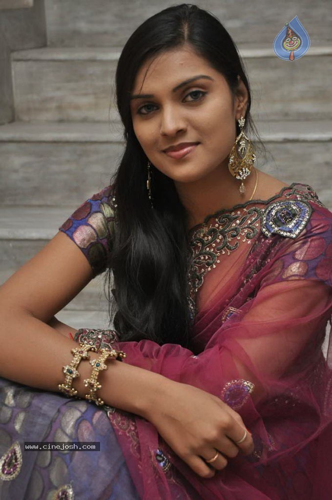 Prakruti Stills - 47 / 60 photos