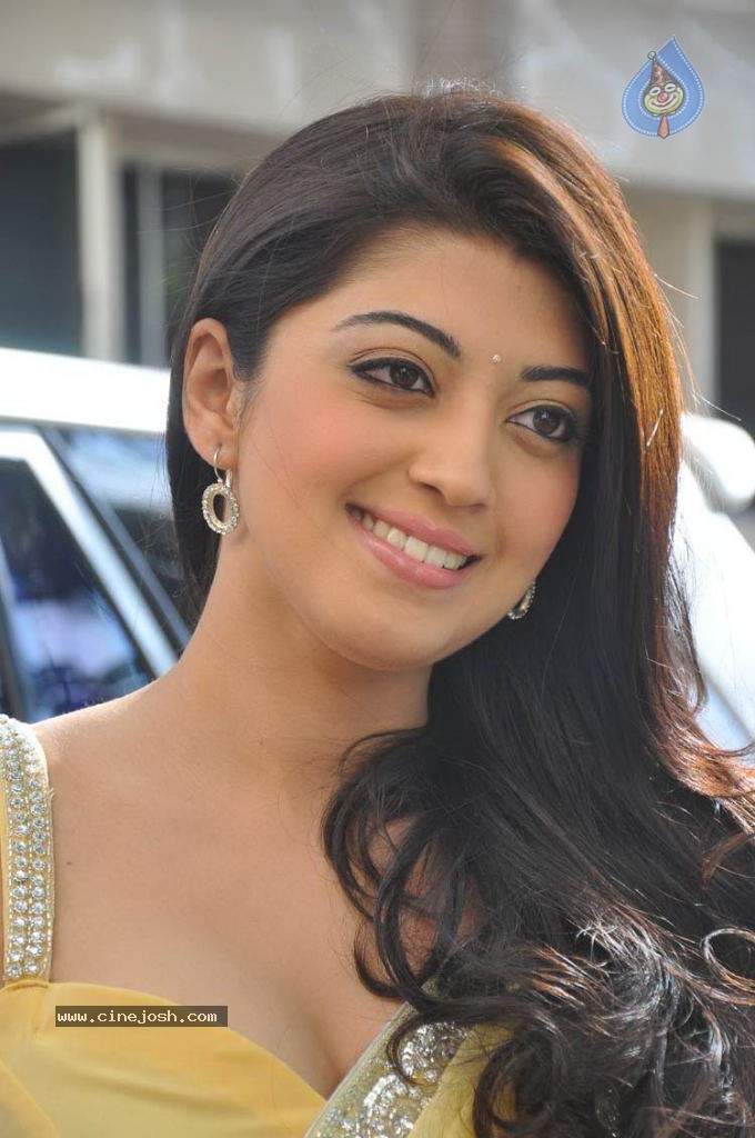 Praneetha Latest Stills - 20 / 58 photos