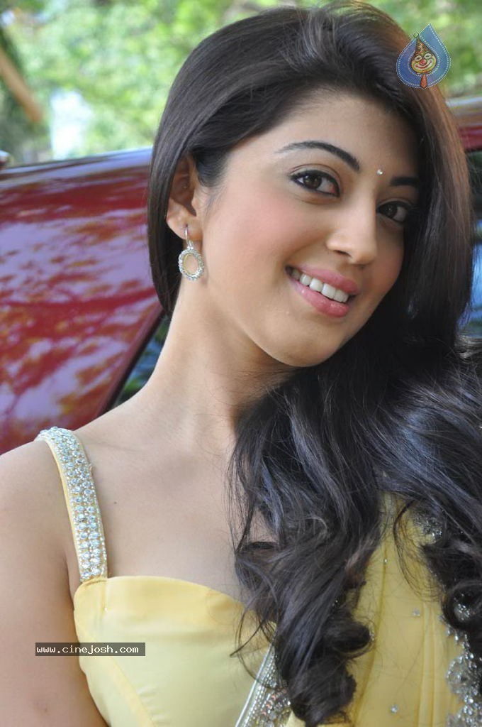 Praneetha Latest Stills - 37 / 58 photos