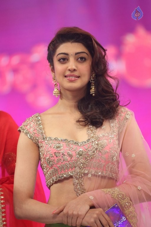 Pranitha at Brahmotsavam Audio Launch - 17 / 40 photos