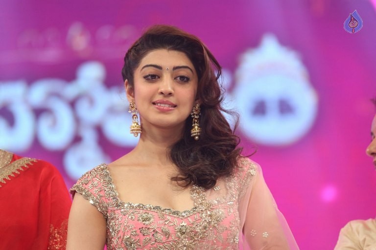 Pranitha at Brahmotsavam Audio Launch - 34 / 40 photos