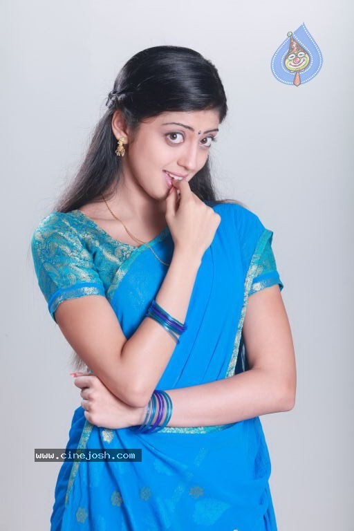 Pranitha New Stills - 11 / 42 photos