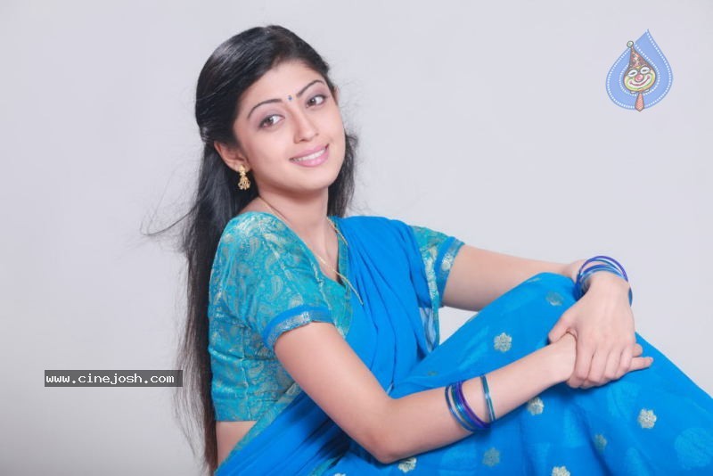 Pranitha New Stills - 14 / 42 photos