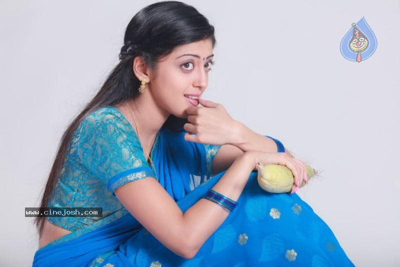 Pranitha New Stills - 19 / 42 photos