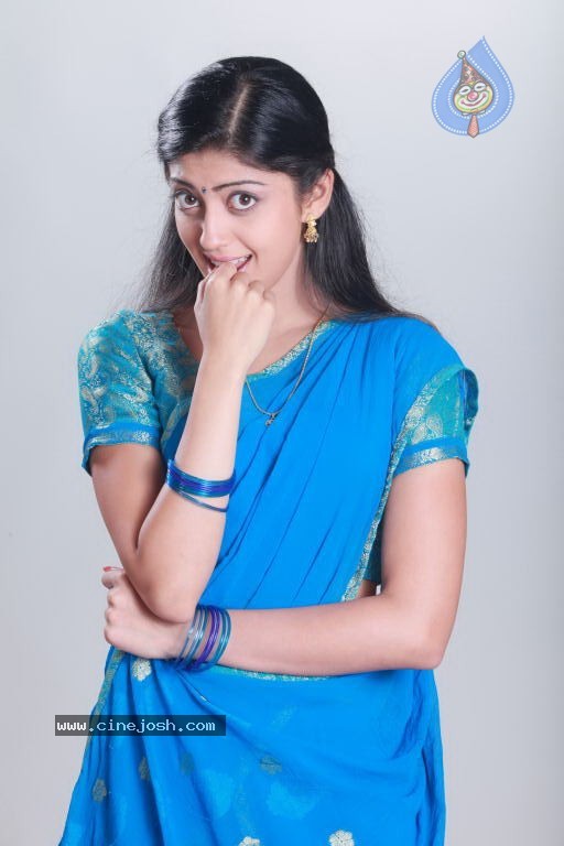 Pranitha New Stills - 33 / 42 photos