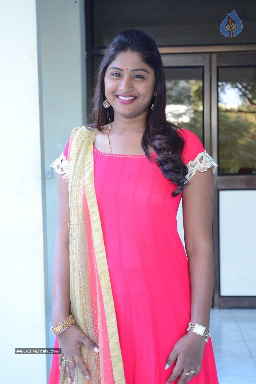 Praveena New Stills - 4 / 41 photos