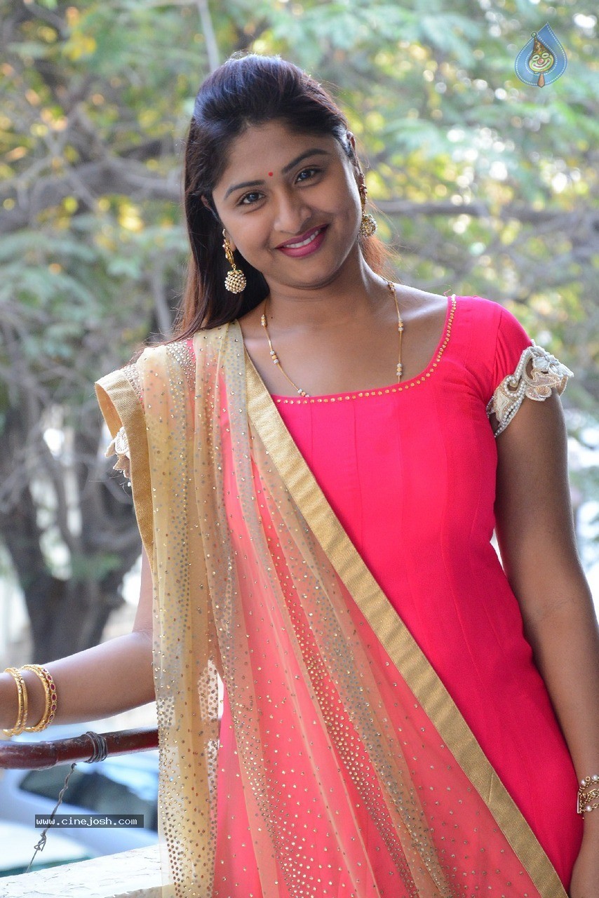 Praveena New Stills - 20 / 41 photos