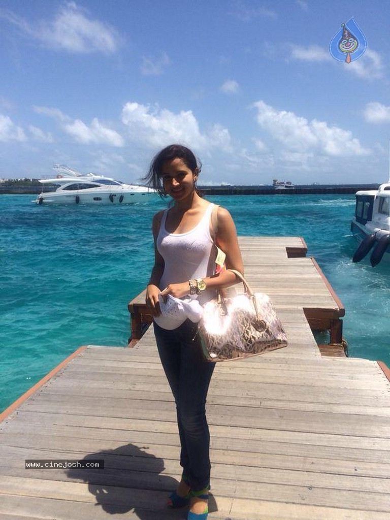 Preethi Rana Hot Stills - 5 / 8 photos