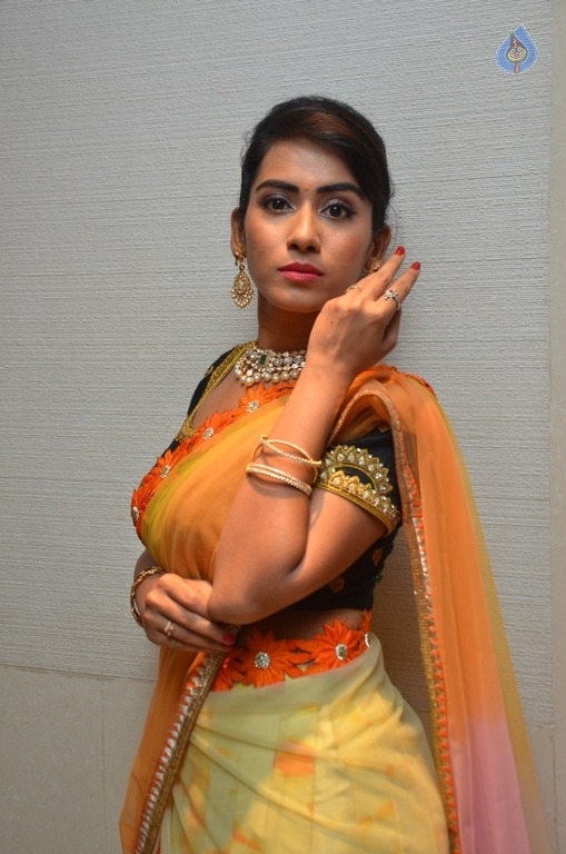 Preeti Latest Stills - 11 / 21 photos