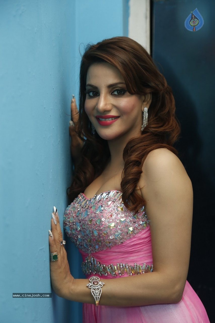 Preeti Soni New Gallery - 46 / 50 photos