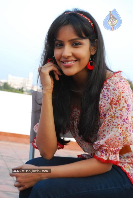 Priya Anand Latest Photos - 9 / 31 photos