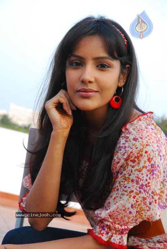 Priya Anand Latest Photos - 13 / 31 photos