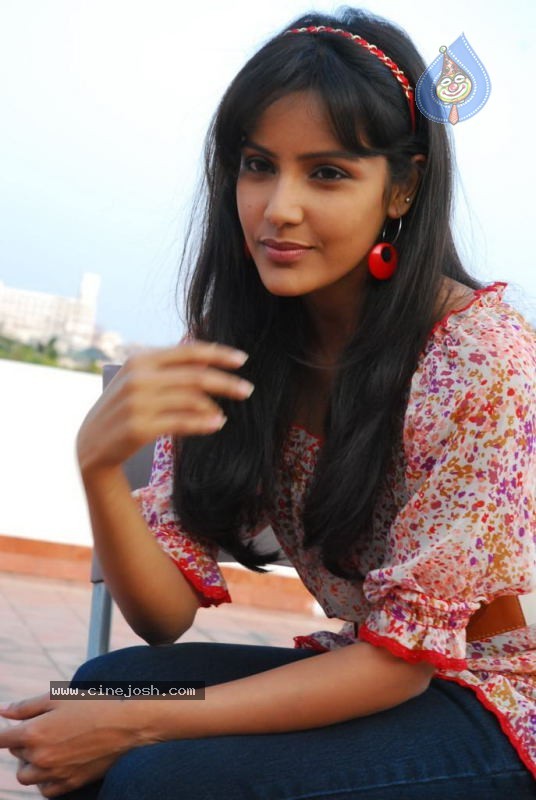 Priya Anand Latest Photos - 15 / 31 photos