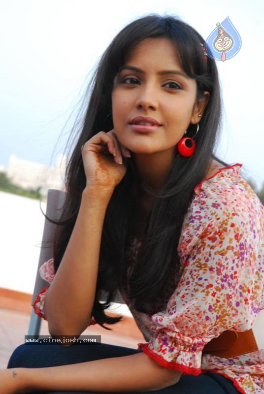 Priya Anand Latest Photos - 27 / 31 photos