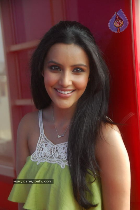 Priya Anand Latest Photos - 29 / 89 photos