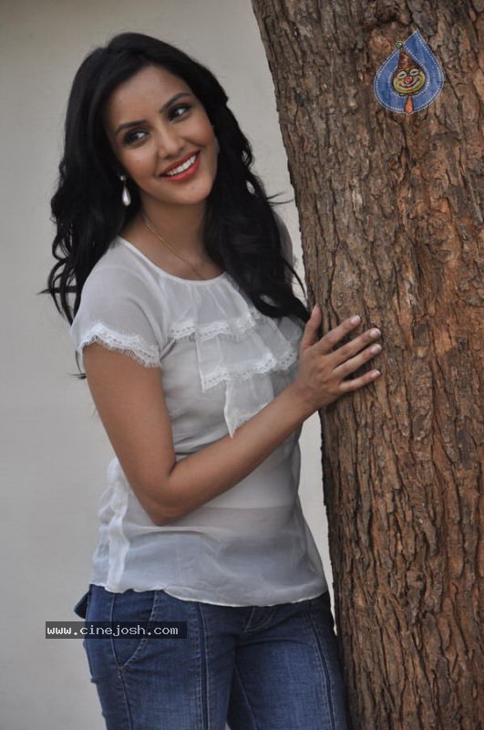 Priya Anand Photo Gallery - 47 / 85 photos