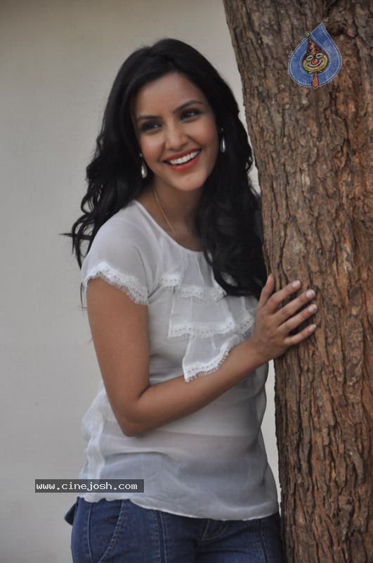 Priya Anand Photo Gallery - 62 / 85 photos